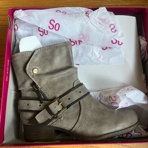 So Women’s Grey Boots New size 7